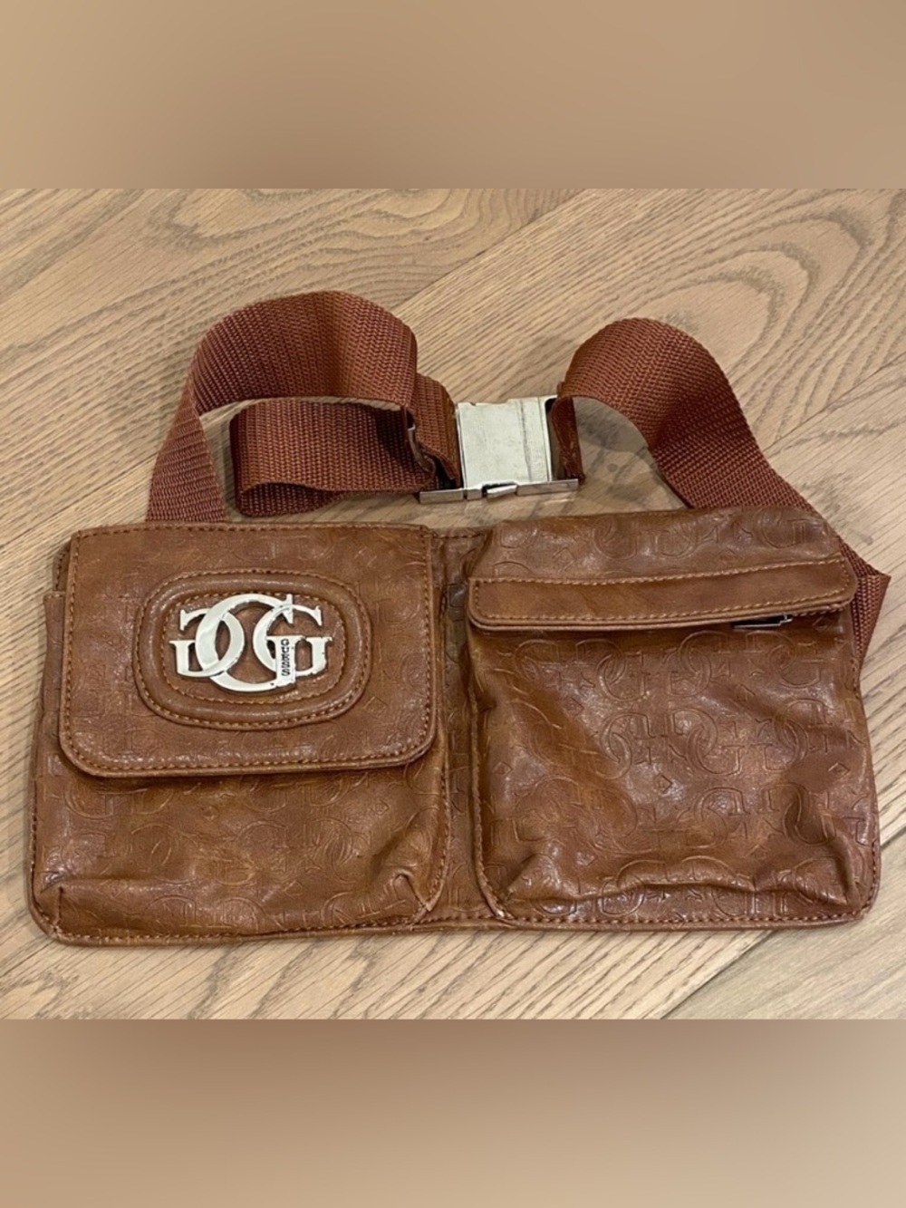 Y2K GUESS Cognac Belted Bag